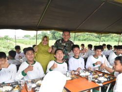 Dukung Program Pemerintah Danrem 043/Gatam Tanam Sayur Mayur Dan Makan Siang Bersama Siswa Siswi Kartika II Bandar Lampung