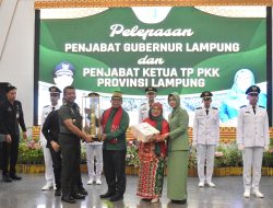 Kasilog Kasrem 043/Gatam Hadiri Pelepasan Tugas Jabatan Pj. Gubernur dan Ketua TP PKK Provinsi Lampung