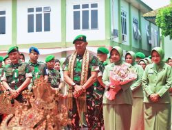 Danrem 043/Gatam Hadiri Tradisi Penyambutan dan Penerimaan Pangdam XXI/RI serta Ketua Persit KCK Daerah XXI/RI