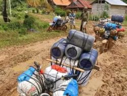 Pak Presiden tolong kami Rakyat Lampung ingin pula Rasakan akses jalan yang bagus