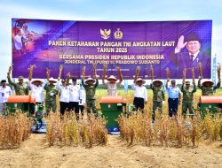 Pangdam XXI/Radin Intan Hadiri Panen Raya Kedelai Bersama Menteri Pertahanan RI