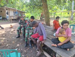 SATGAS PAMTAS STATIS YONIF 143/TWEJ GELAR PELAYANAN KESEHATAN GRATIS BAGI MASYARAKAT PERBATASAN