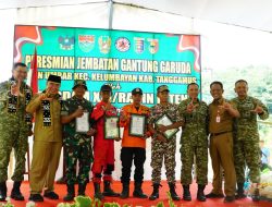 Wujudkan Mimpi Anak Sekolah, Danrem 043/Gatam Hadiri Peresmian  Jembatan Gantung Garuda di Kelumbayan